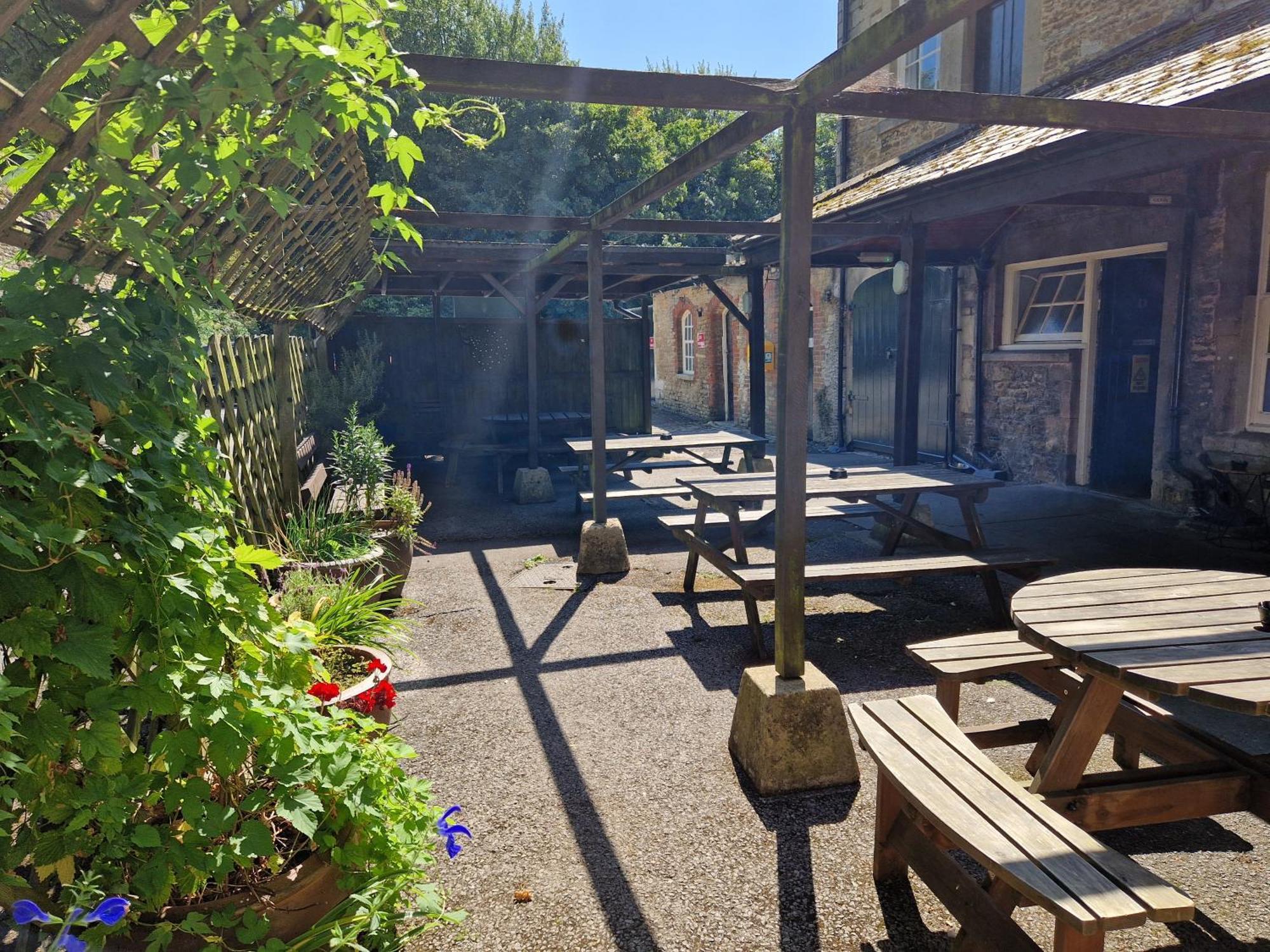 The Royal Oak Hotel Corsham Exterior photo